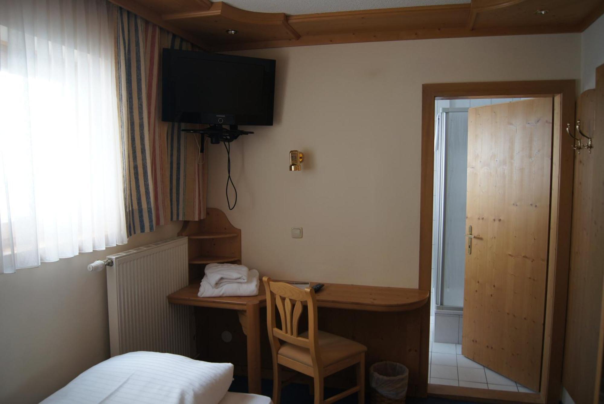Alpin Panoramahotel Laerchenhof Heiligenblut Ruang foto