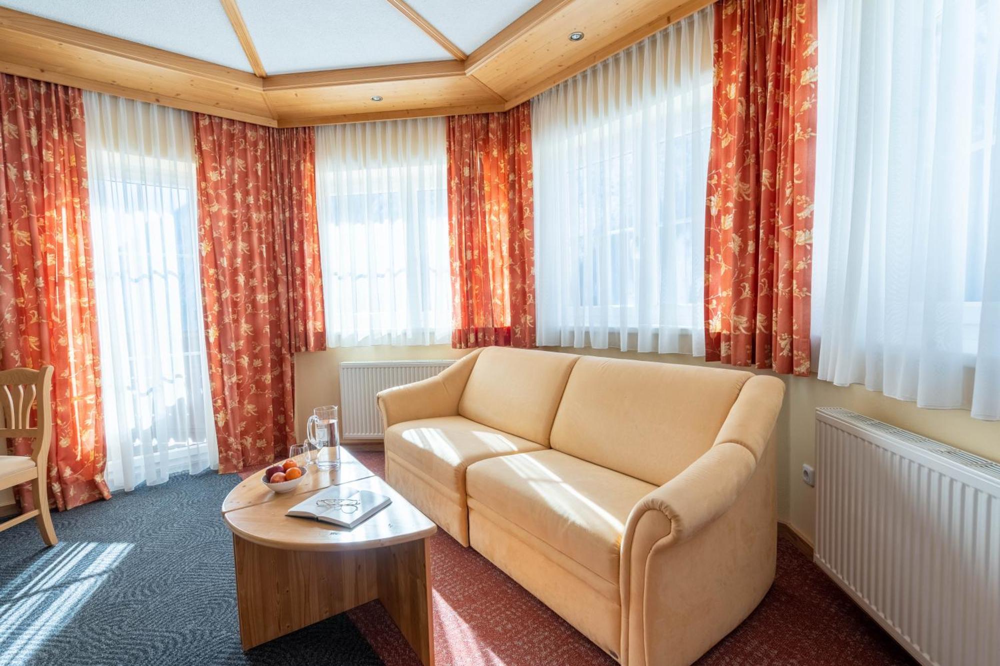 Alpin Panoramahotel Laerchenhof Heiligenblut Bagian luar foto