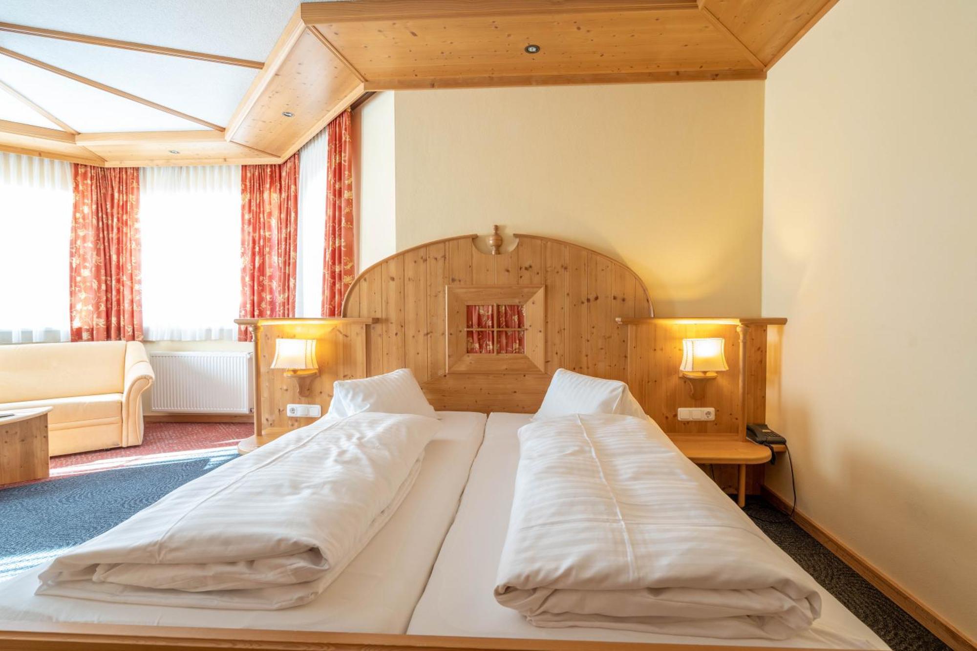Alpin Panoramahotel Laerchenhof Heiligenblut Bagian luar foto