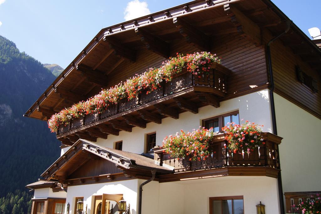 Alpin Panoramahotel Laerchenhof Heiligenblut Bagian luar foto