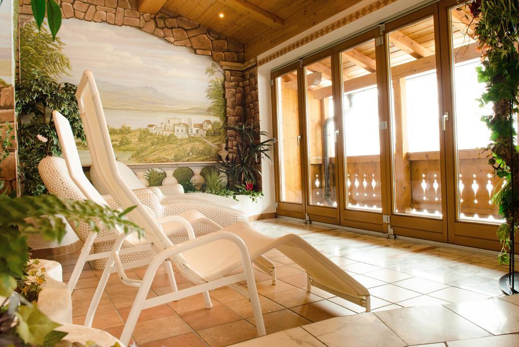 Alpin Panoramahotel Laerchenhof Heiligenblut Bagian luar foto